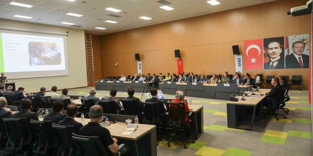 Erzincan’da "Orman Yangınları ile Mücadele" konulu toplantı düzenlendi