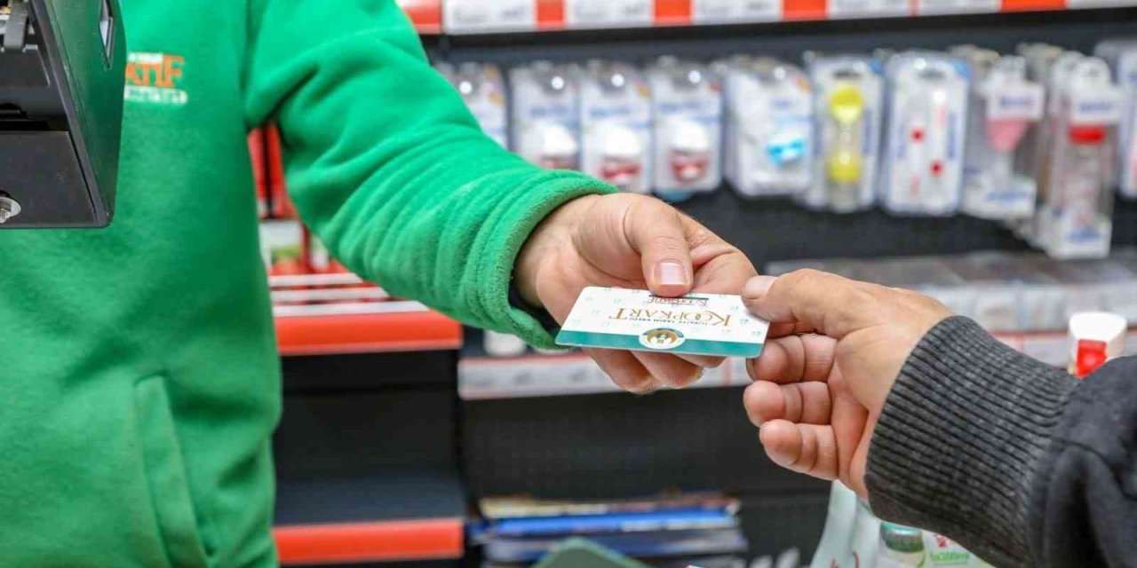 Van Büyükşehir Belediyesi bin 812 aileye sosyal kart dağıttı