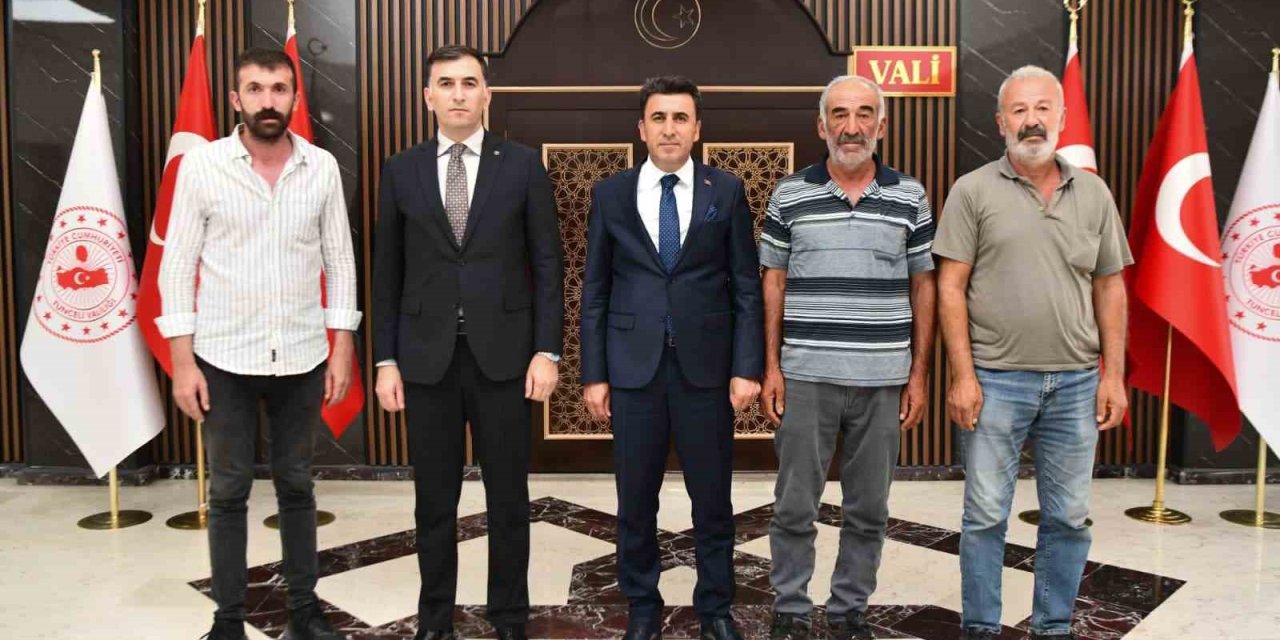 Yıldırım düşmesi sonucu 216 hayvanını kaybeden üreticilerin zararı karşılanıyor