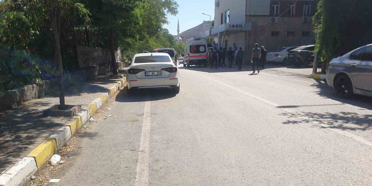 Palu'da nehre giren öğretmen boğuldu