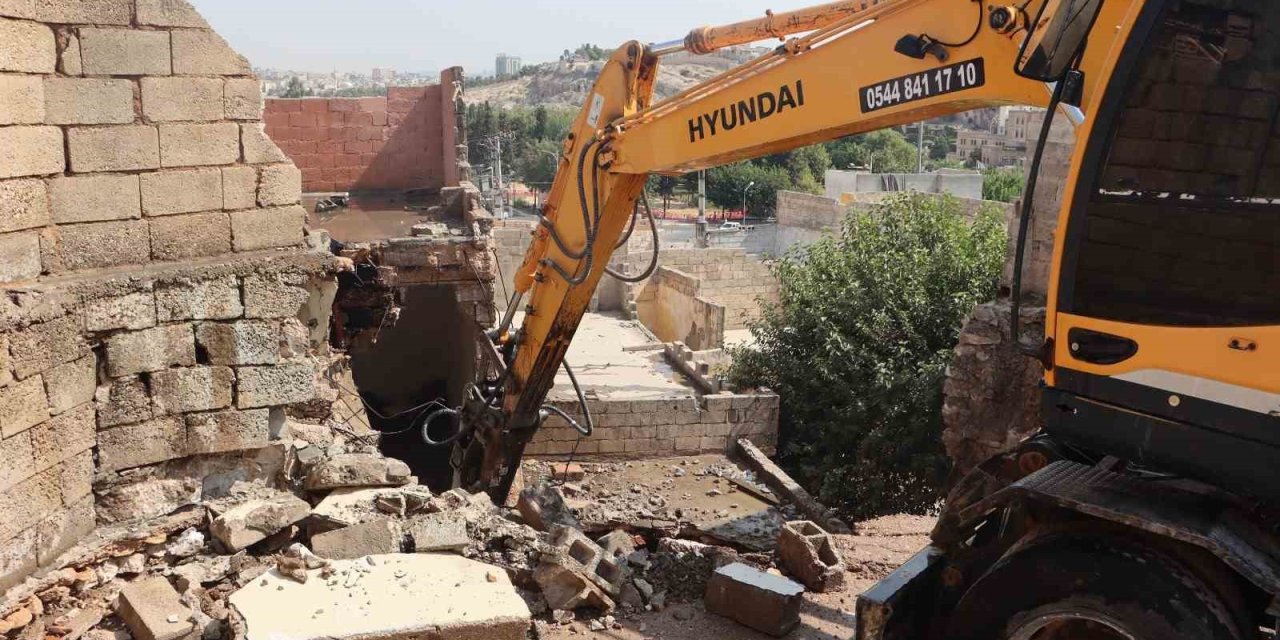 Balıklıgöl çevresindeki gecekondular yıkılıyor