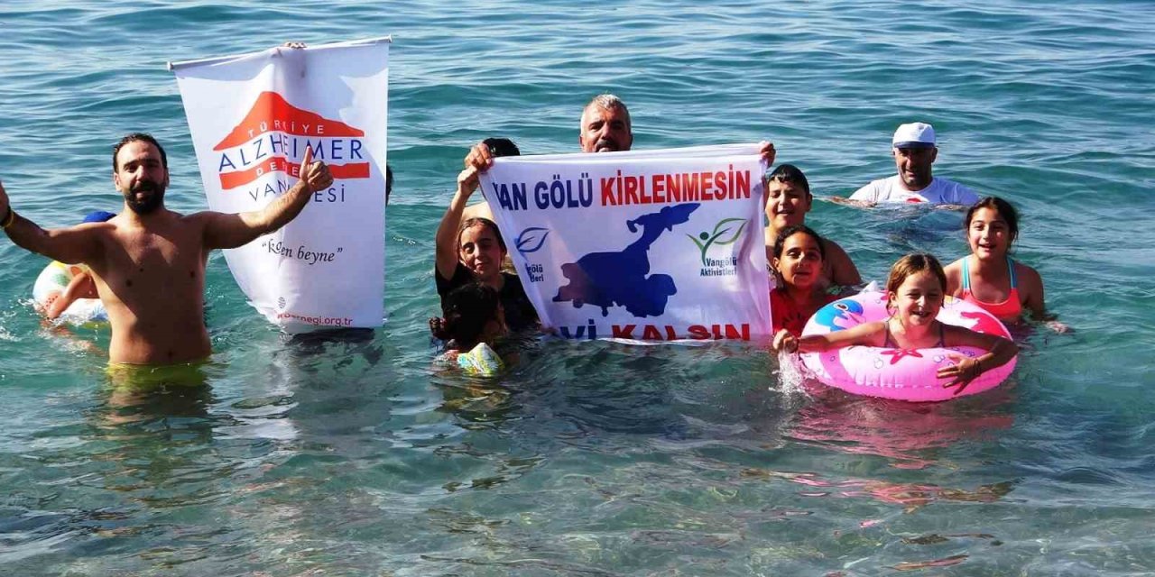 Van Gölü için çöp topladılar, duvar boyadılar