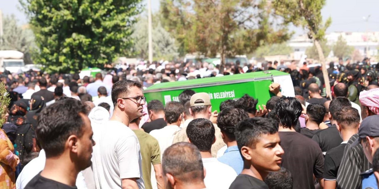 Kazada ölen 4 tarım işçisi Urfa'da defnedildi