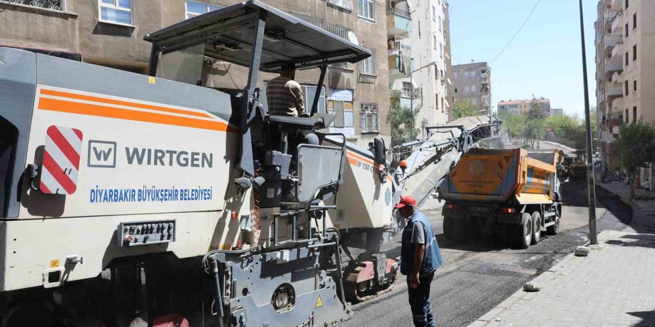 Diyarbakır’da kent merkezindeki yollar yenileniyor