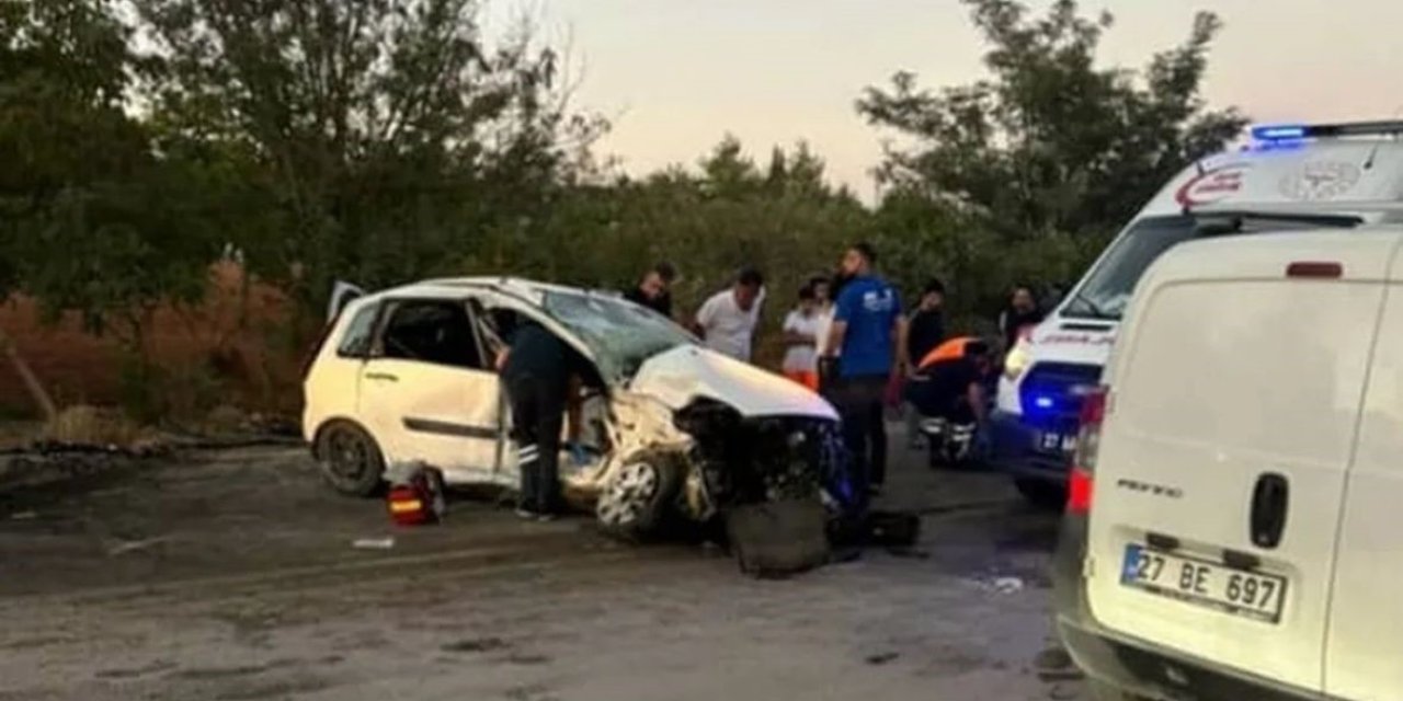 Antep’te 2 otomobil kafa kafaya çarpıştı: 1 ölü, 3 yaralı
