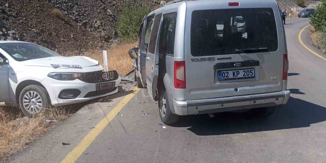 Elazığ’da trafik kazası: 6 kişi yaralandı