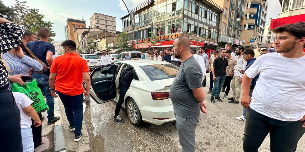 Yoldan geçen doktorun müdahalesiyle 1 yaşındaki bebek kurtarıldı