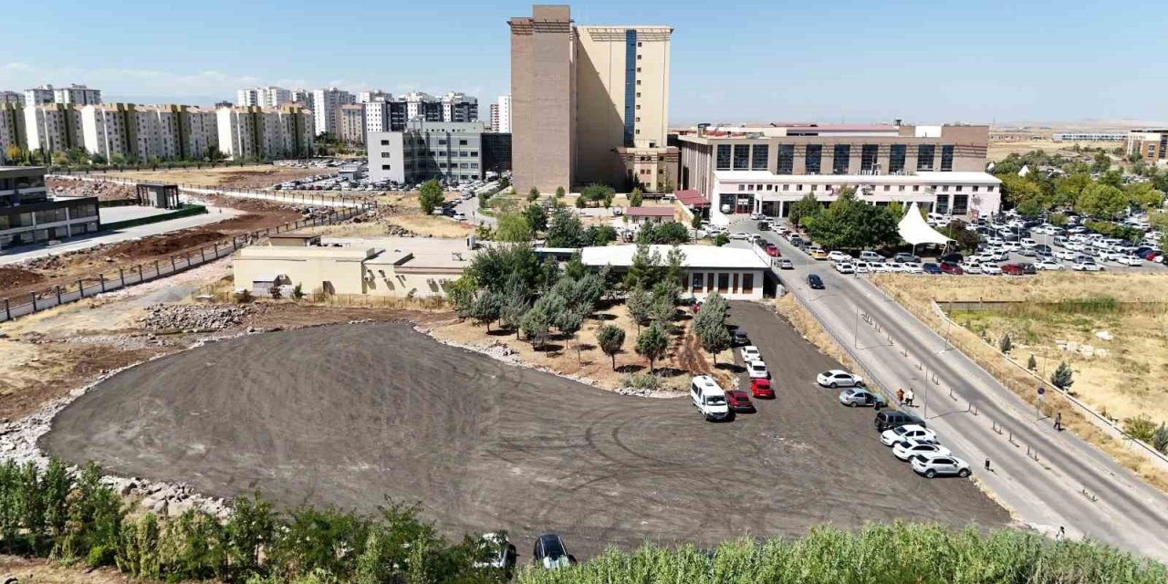 Gazi Yaşargil Eğitim ve Araştırma Hastanesi’ne yeni otopark