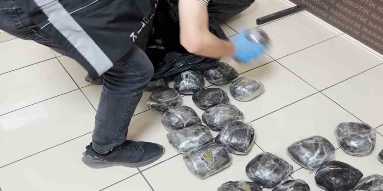 Batman’da durdurulan iki otomobilden kilolarca uyuşturucu çıktı: 4 tutuklama