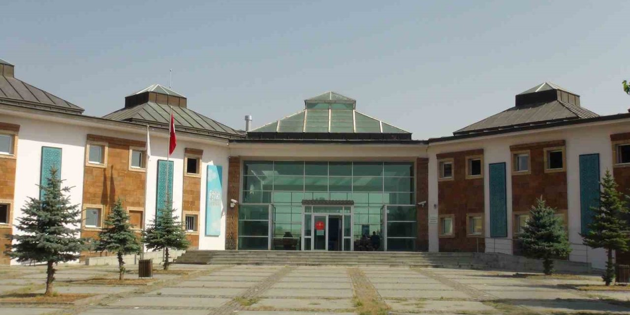 Ahlat Müzesi geçici olarak ziyarete kapatıldı