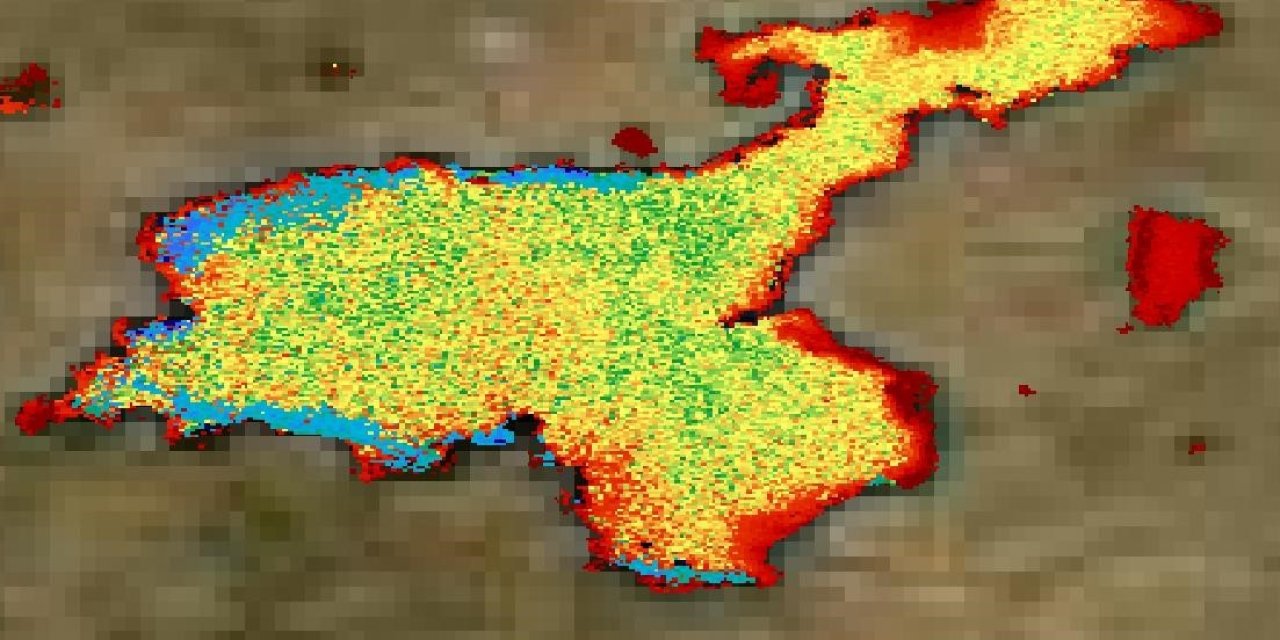 Van Gölü’nde yaşanan kirlilik uydu görüntülerine yansıdı