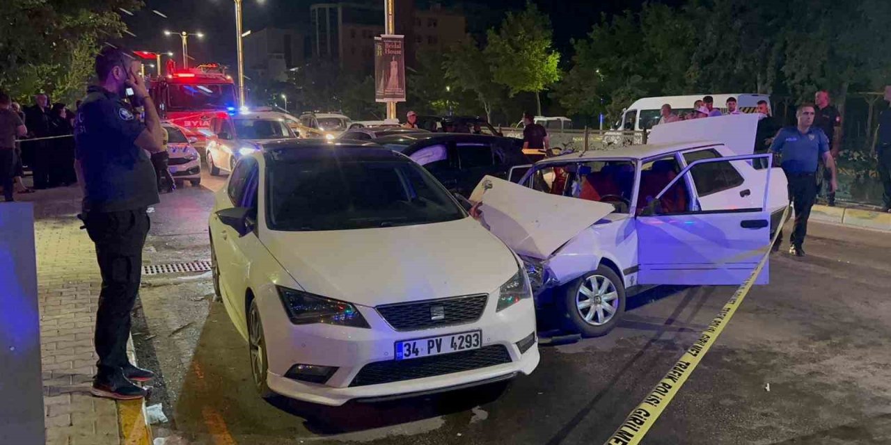 Elazığ’da zincirleme trafik kazası: 4 yaralı