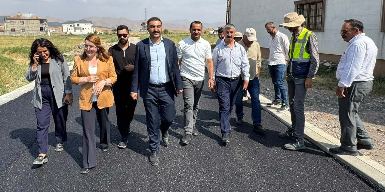 Yüksekova Belediyesi Cumhuriyet Mahallesi’nde asfalt çalışması başlattı