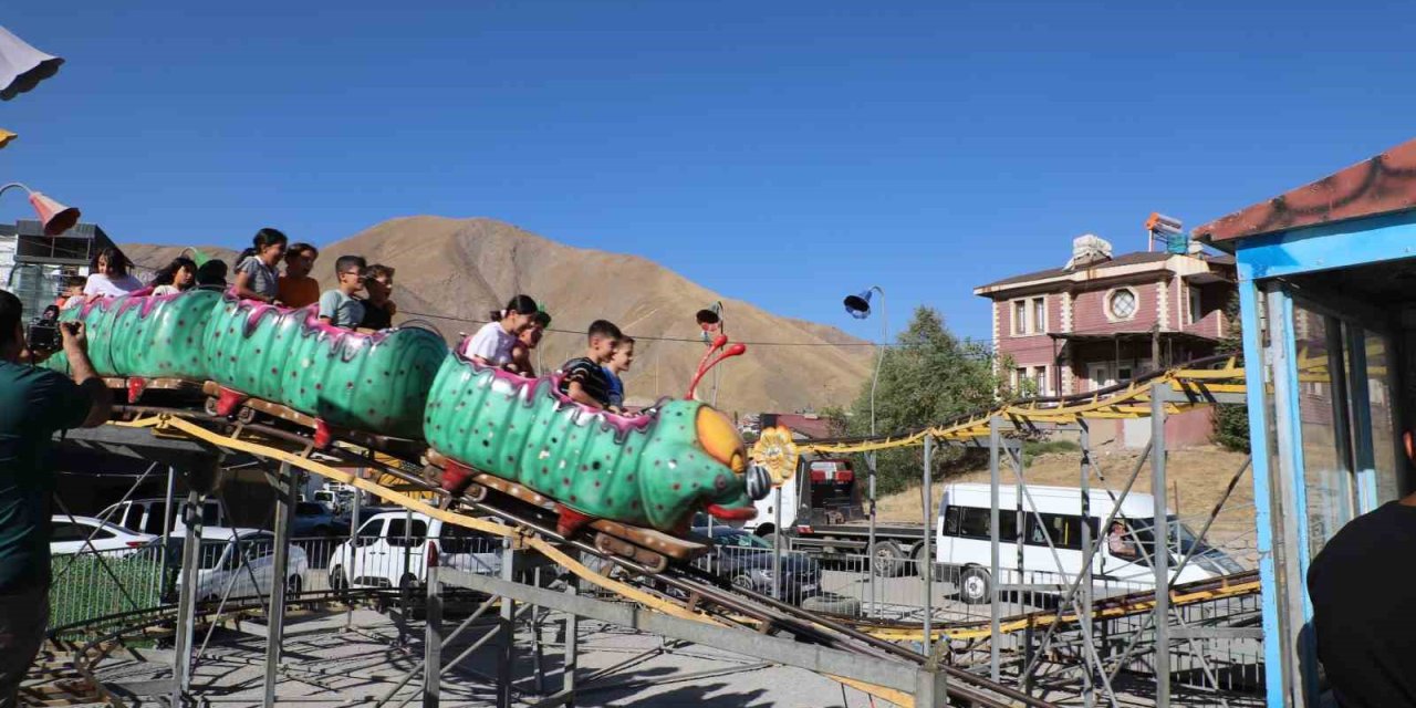 Hakkari’de lunapark sevinci
