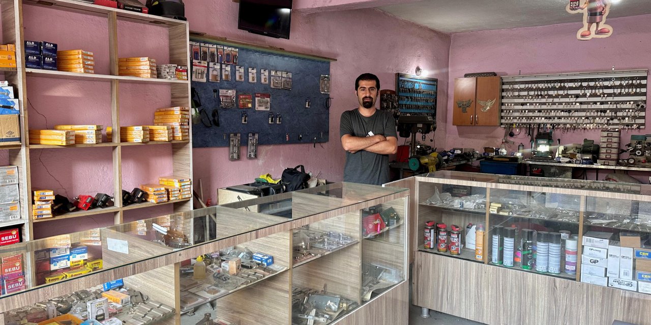 Yüksekova’da babadan oğula anahtarcılık mesleği