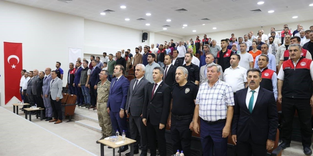 Muş’ta 400 çobana donanımlı ekipman çantası verildi