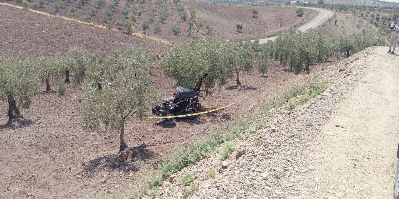 Devrilen traktörde bulunan 10 aylık bebek öldü