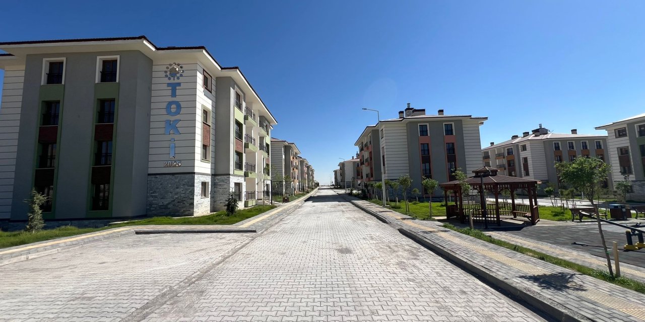 Başkale'de TOKİ konutları teslime hazır