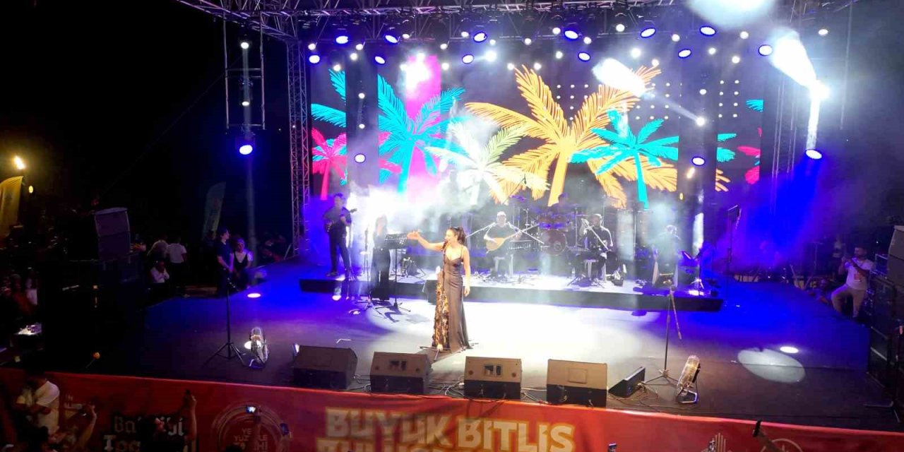 Ünlü sanatçı Sevcan Orhan Bitlislilerle buluştu