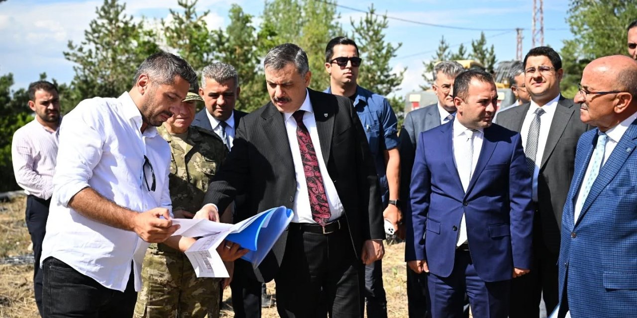 Erzurum Valisi askeri tesis inşaatlarını inceledi