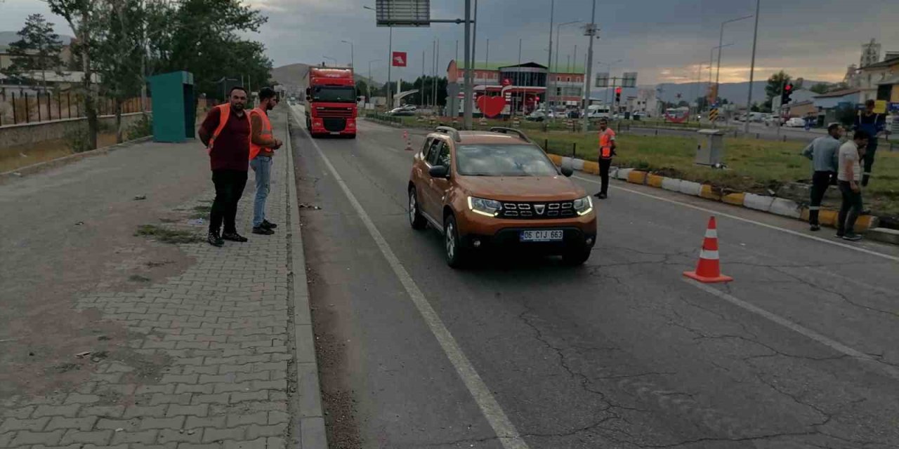 Erzurum'da freni boşalan tır dehşet saçtı