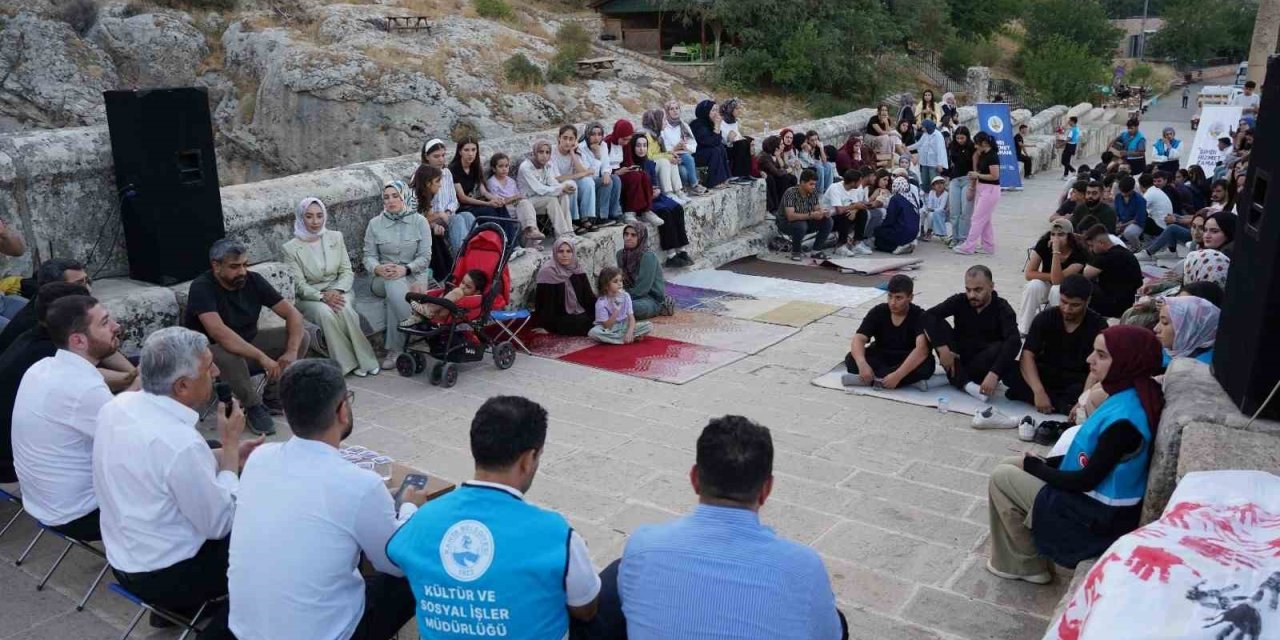 Başkan Hallaç, Cendere Köprüsü’nde gençlerle buluştu