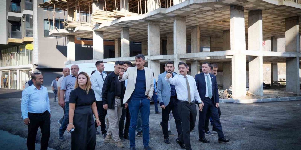 Hakkari Valisi Çelik, hastanenin acil giriş yolunu inceledi