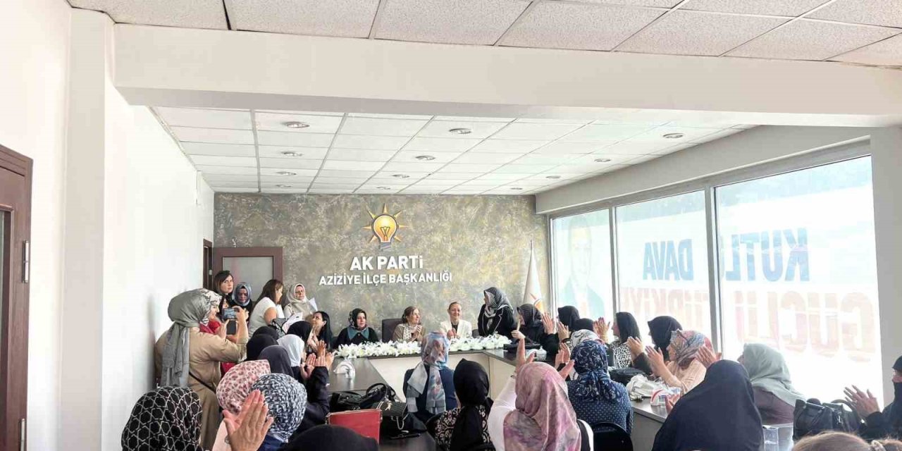 AK Parti Aziziye ilçe kadın kolları teşkilat toplantısı gerçekleştirildi