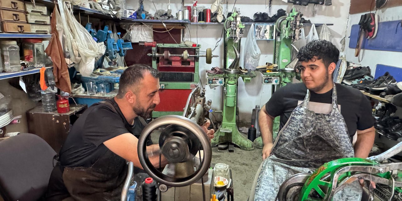 Yüksekova’da ayakkabı tamirciliği bitme noktasına geldi