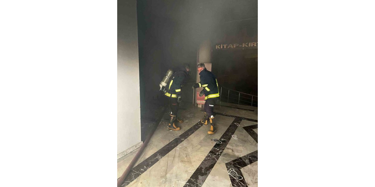 Van'da iş merkezinde korkutan yangın