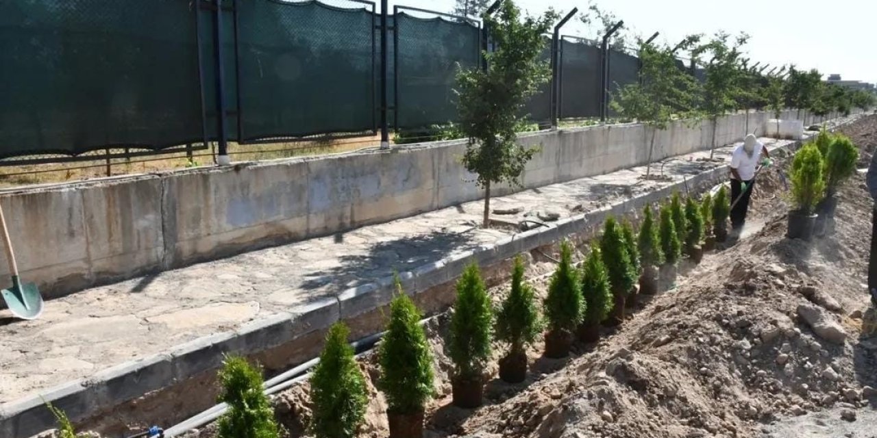 Patnos’ta çevre düzenleme çalışmaları aralıksız sürüyor