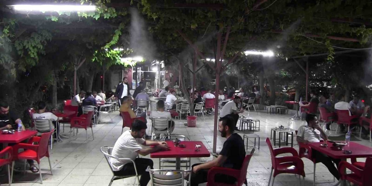 Kavurucu sıcaklar hayatı geceye taşıdı