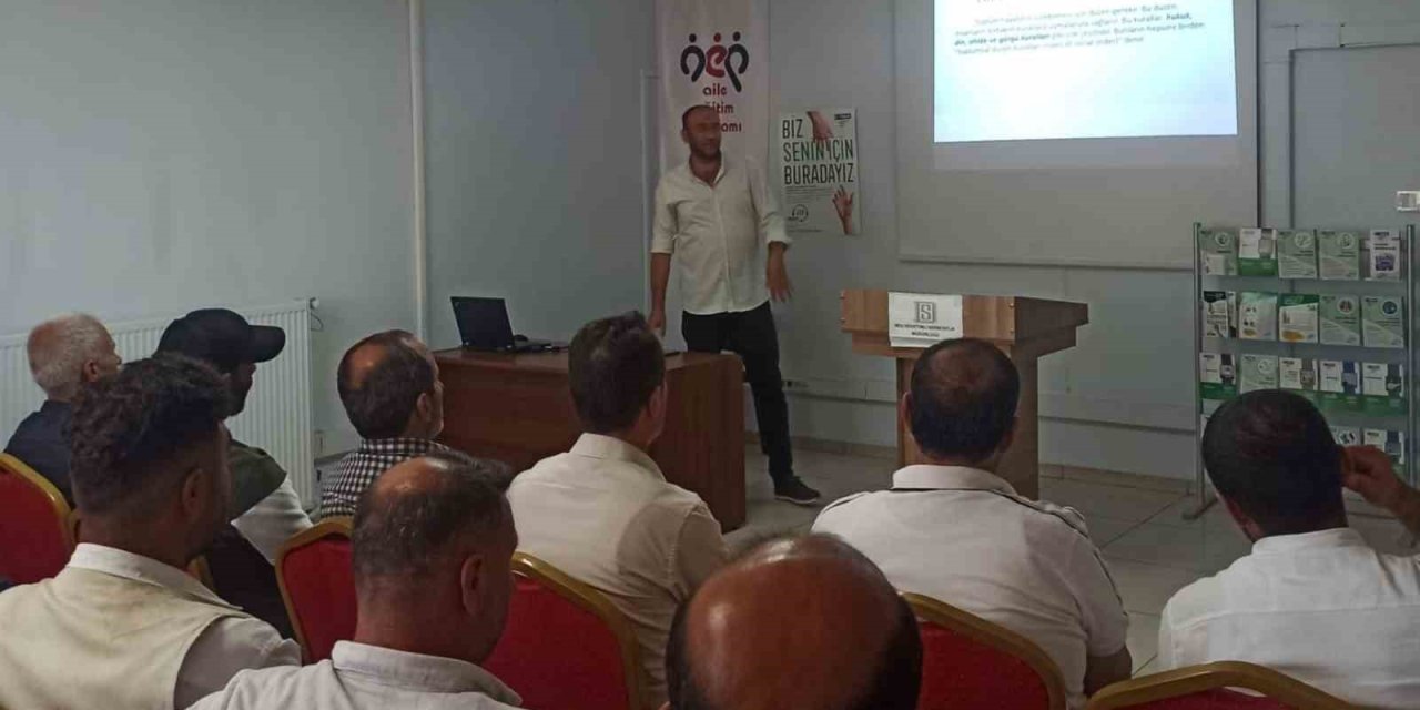 Muş’ta denetimli serbestlik yükümlülerine "Toplumsal Hukuk Kuralları" eğitimi verildi