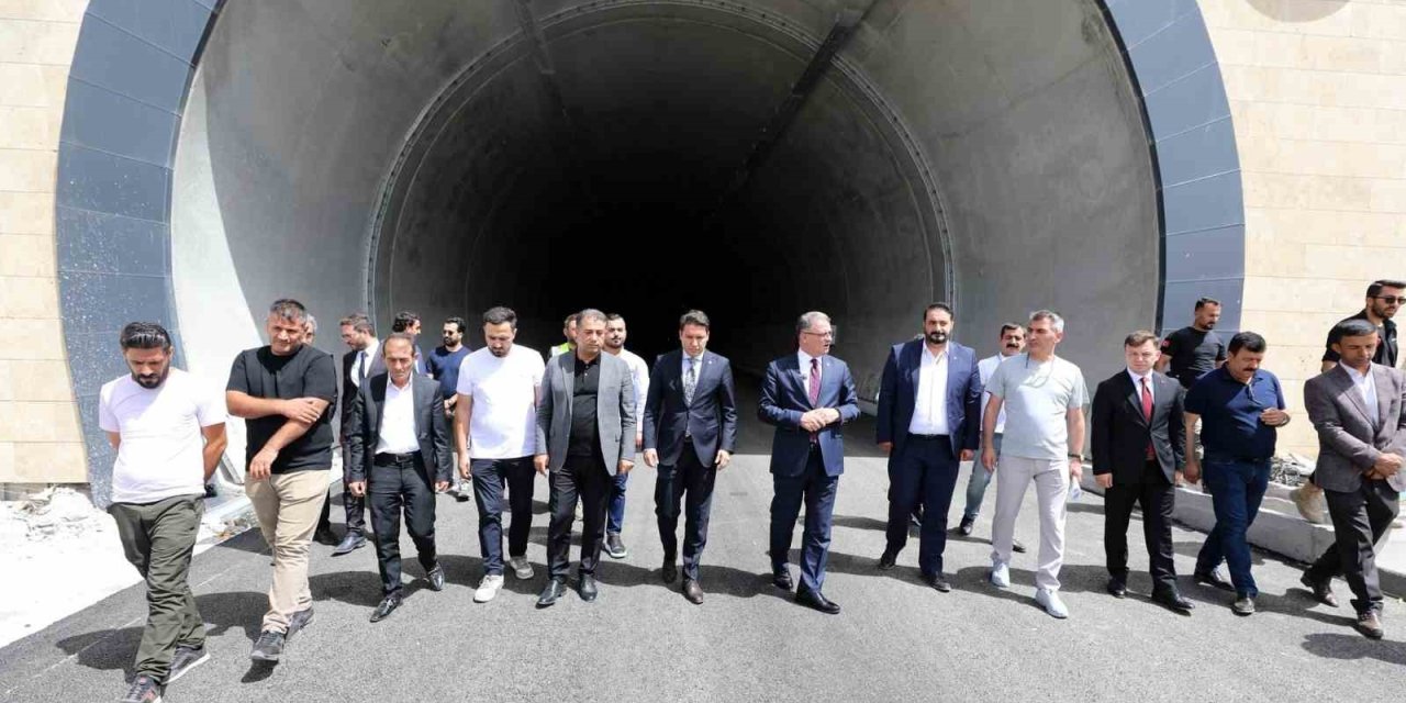 Güzeldere Tüneli’nin ikinci tüpünde çalışmalar sona doğru