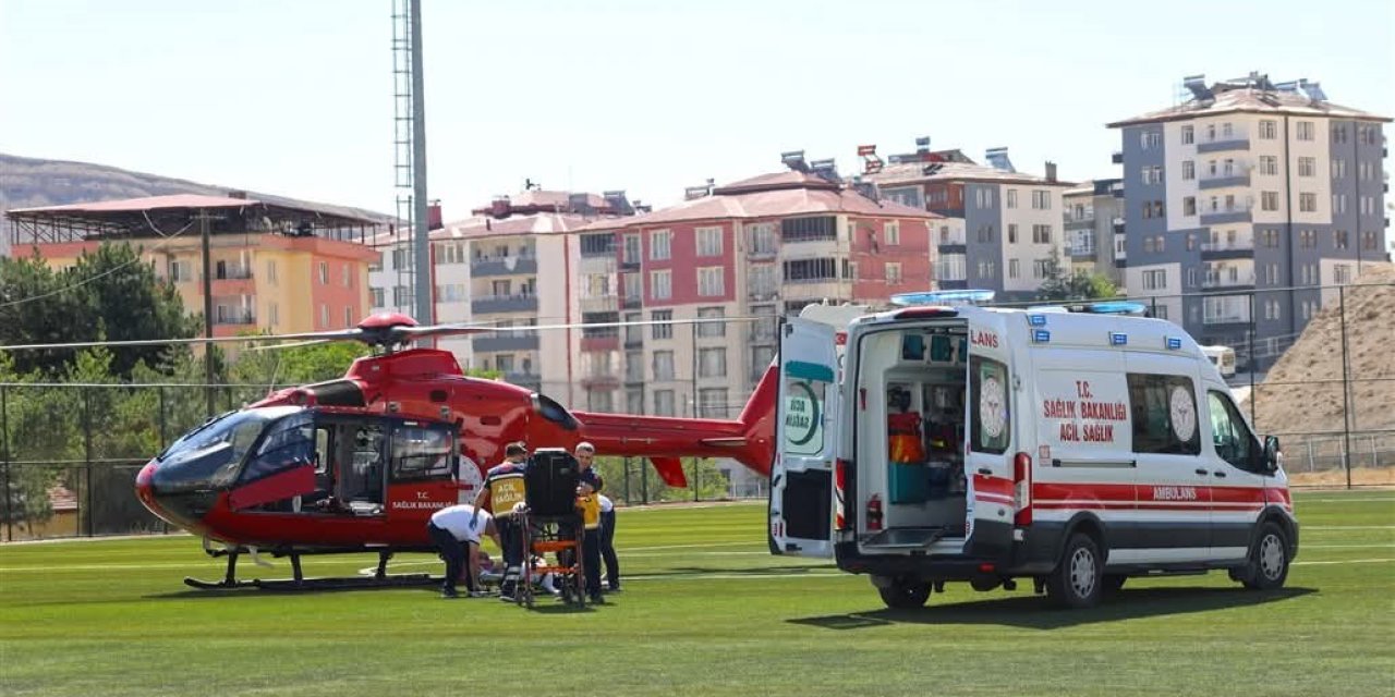 Darende'de ambulans helikopter 80 yaşındaki hasta için havalandı