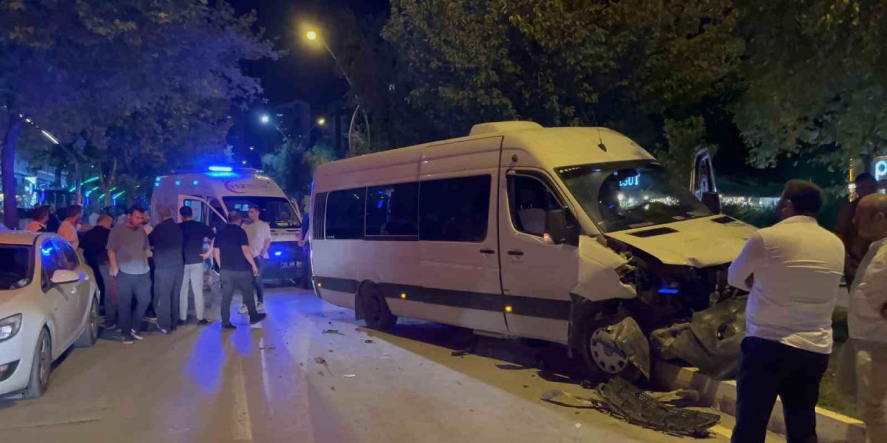 Elazığ’da zincirleme kaza: 2’si çocuk 4 yaralı