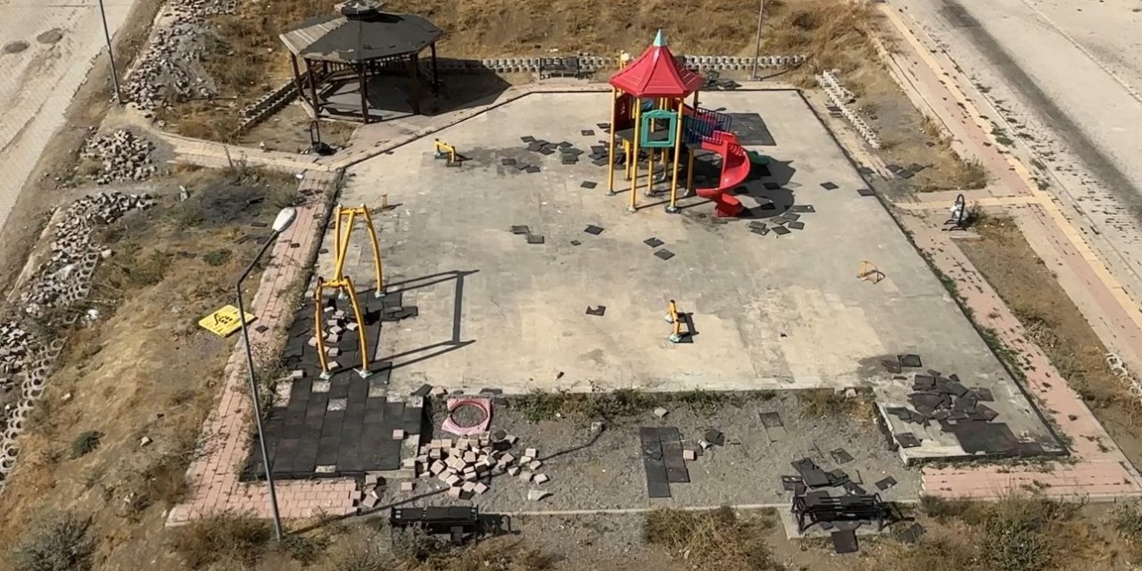 Yüksekova’da çocuk parkına zarar verildi
