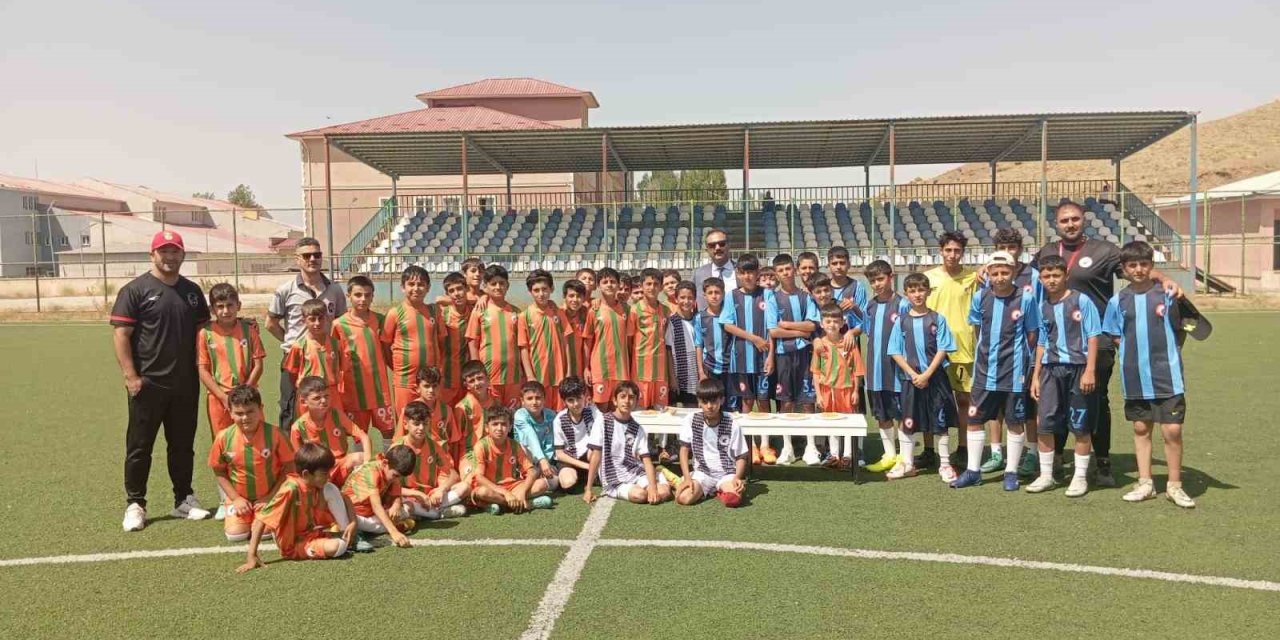 Müdür Aksoy minik sporcuları ziyaret etti
