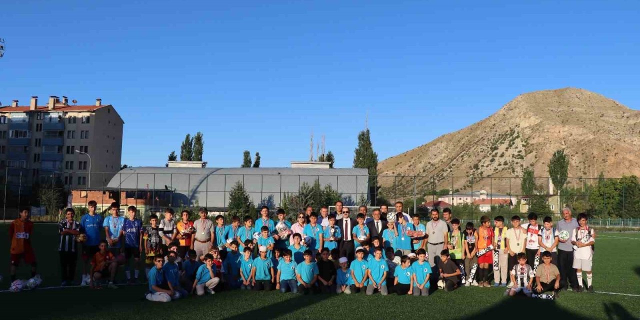 Oltu’da Yaz Kur’an Kursları Futbol Turnuvası son buldu