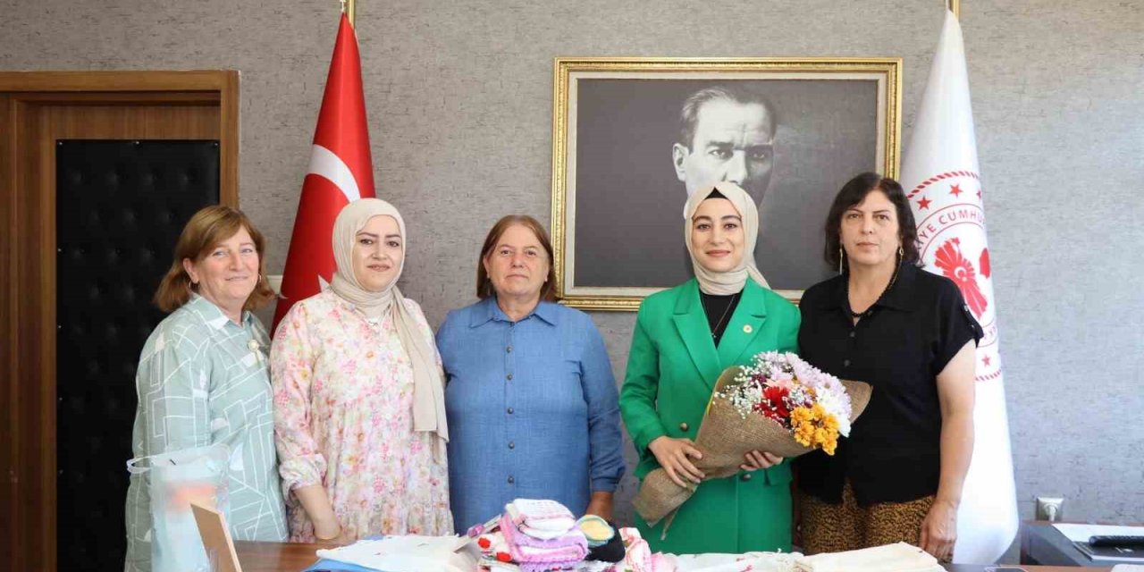 Erzurum'da Kaymakam hanıma, mahalleliden anlamlı ziyaret