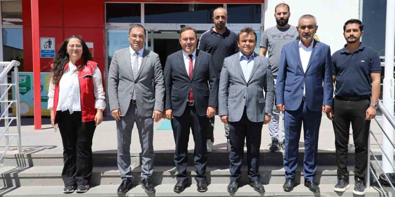 Ağrı Vali Yardımcısı Karataş'tan Eleşkirt Gençlik Merkezine ziyaret