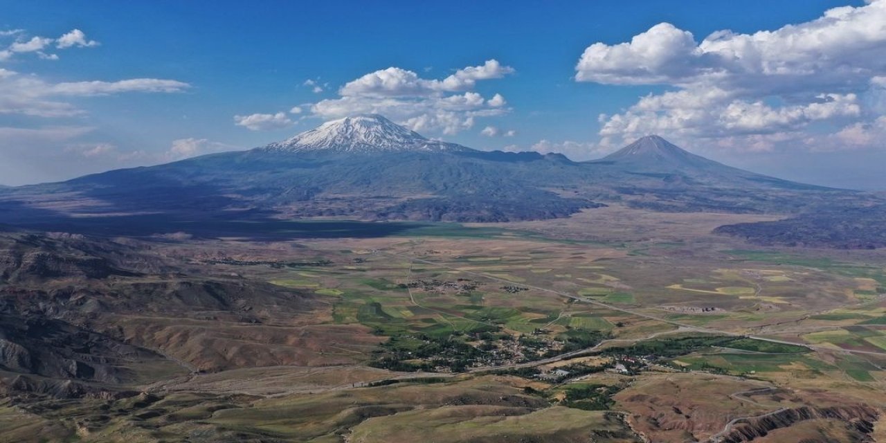 Ağrı Dağı takke buzulu eriyor