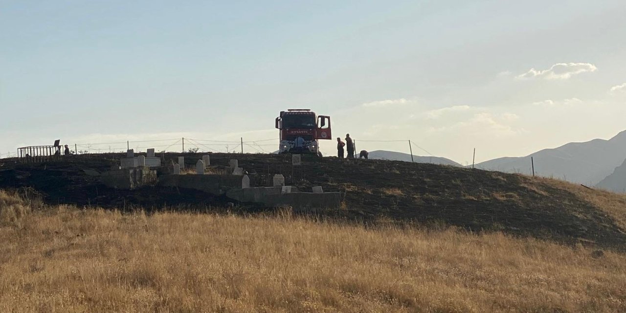 Yüksekova'nın Serindere Köyü’nde yangın çıktı