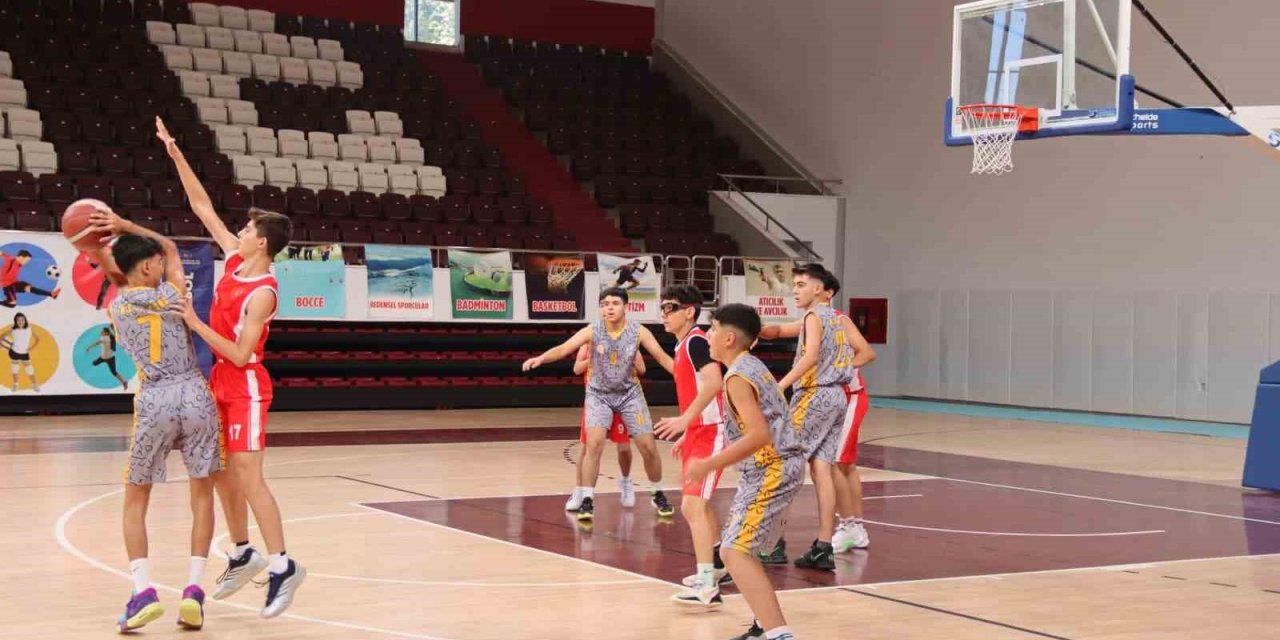 Basketbol yarı final heyecanı Elazığ’da başladı