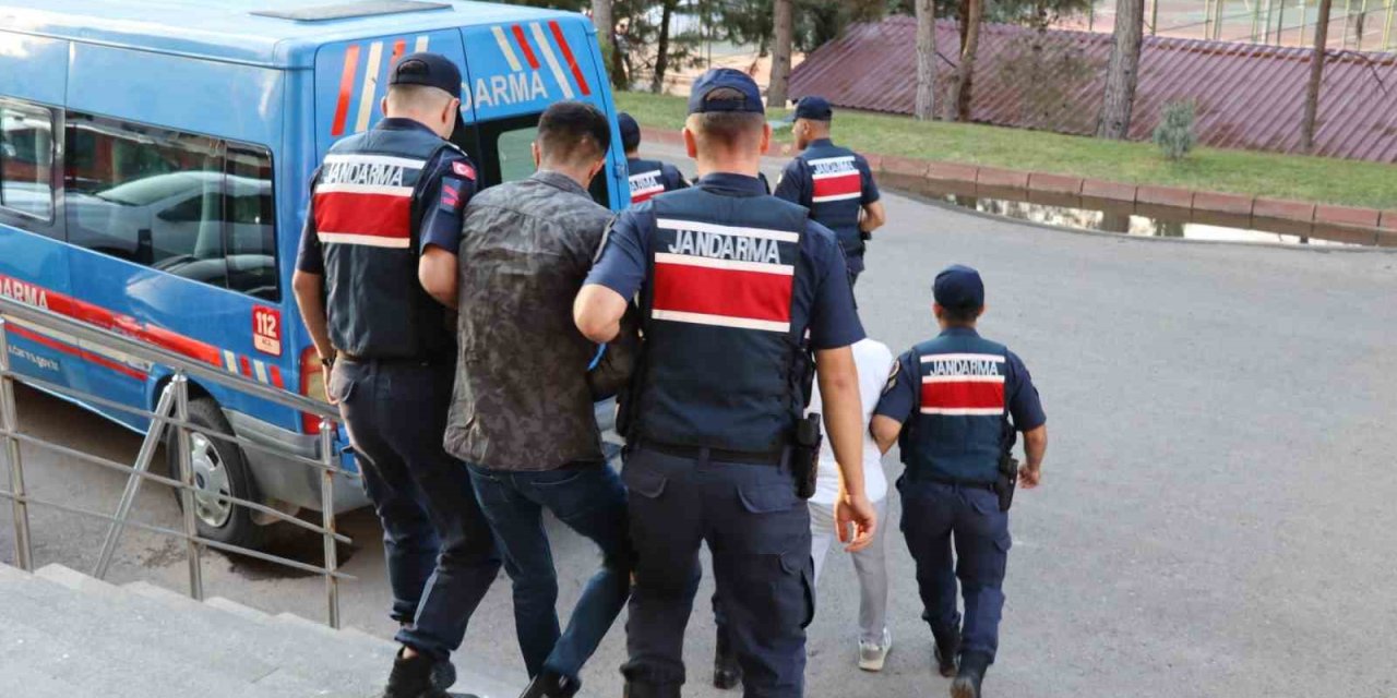 Antep’te 4 göçmen kaçakçısı yakalandı