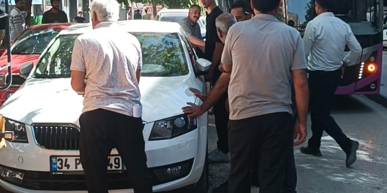 Van'da duyarsız sürücü trafiği kilitledi