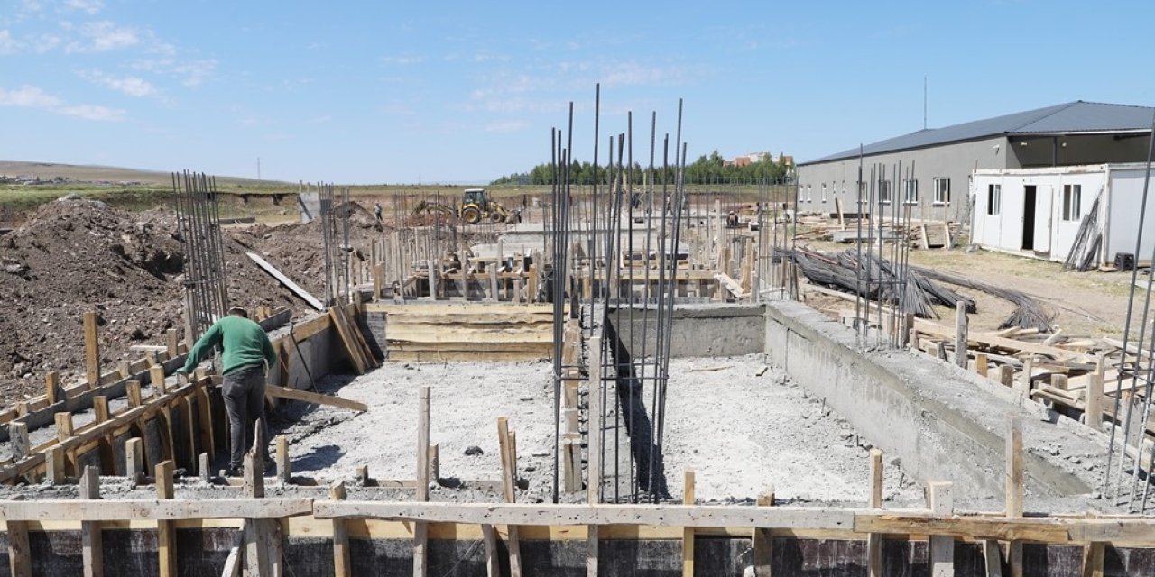 Başkan Faruk Demir’den yapımı süren Galericiler sitesi için müjde