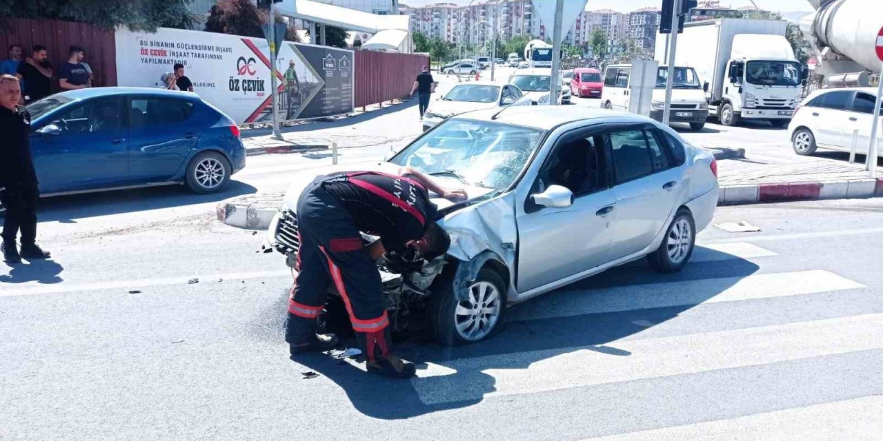 Kaza ihbarına giden ambulans kaza yaptı