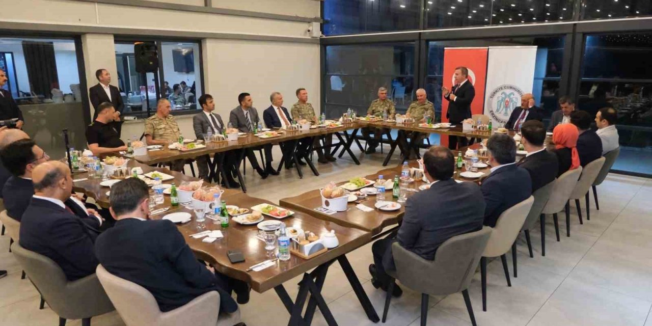 Emekli olan Paşalara veda yemeği düzenlendi