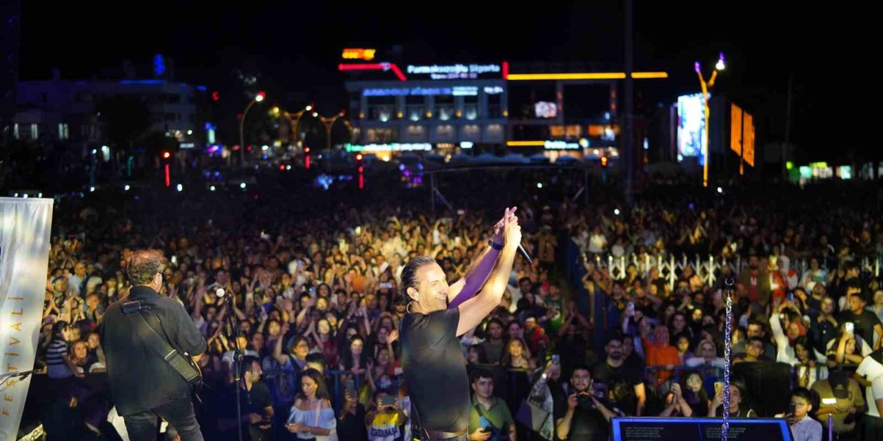 Anadolu rock müziğinin sevilen ismi Kıraç, Erzincan’da sevenleriyle buluştu